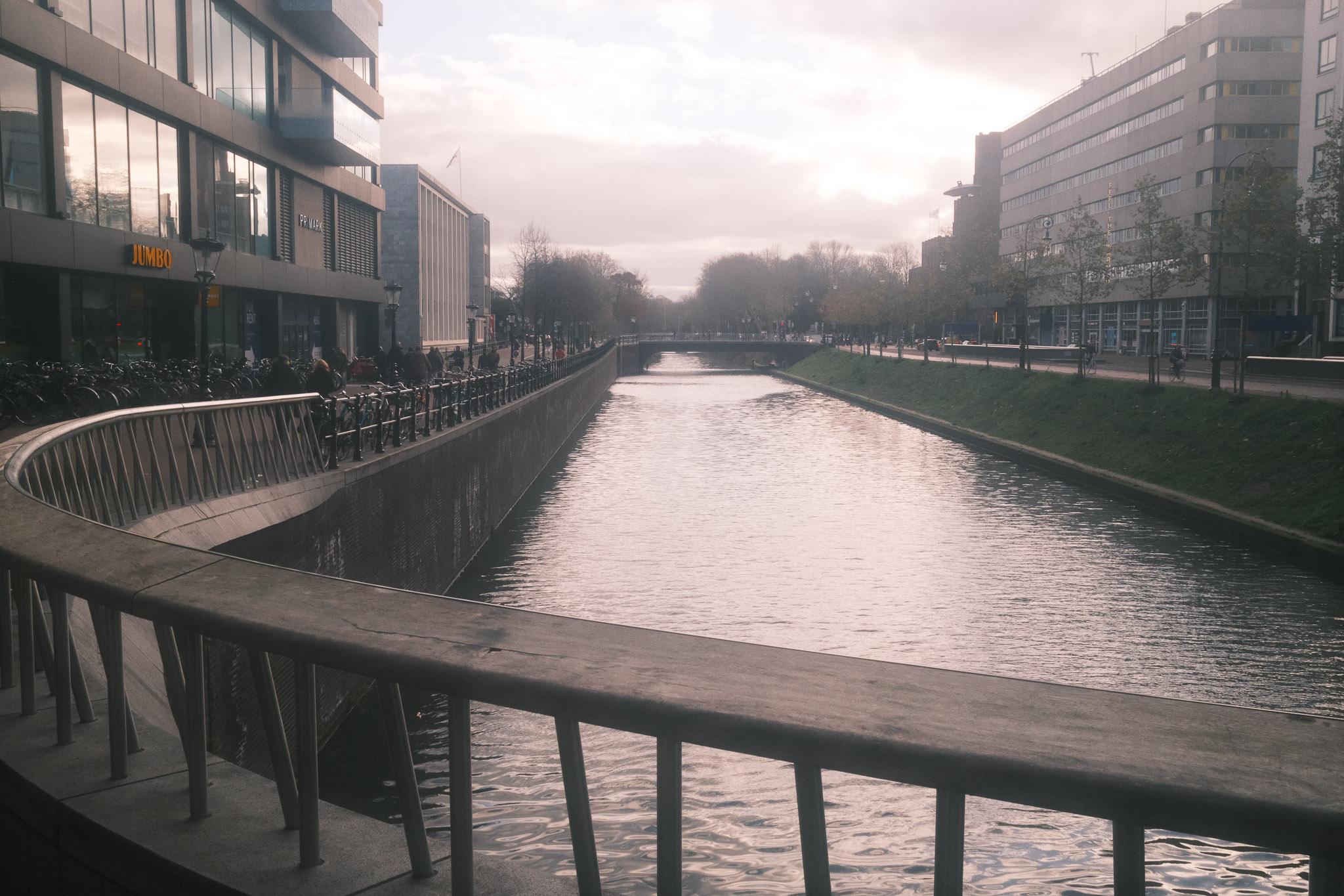 big lake outside Utrecht Centraal and the mall